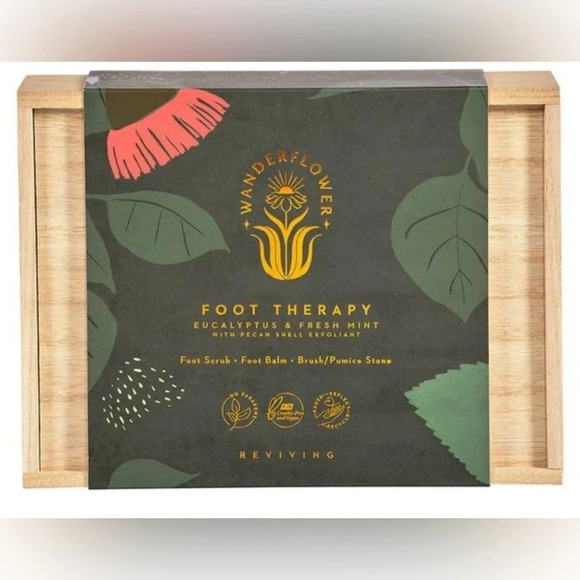 WANDERFLOWER Other - WANDERFLOWER EUCALYPTUS & MINT FOOT THERAPY 3 PIECE BOXED GIFT SET
